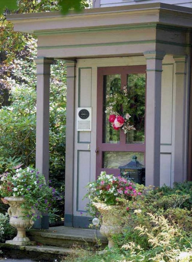 21 Cool And Beautiful Tiny Home Front Porch Design For Inspiration